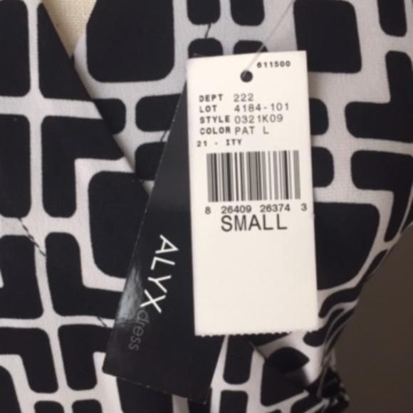 B & W Geometric Print Dress NWT - Picture 5 of 7